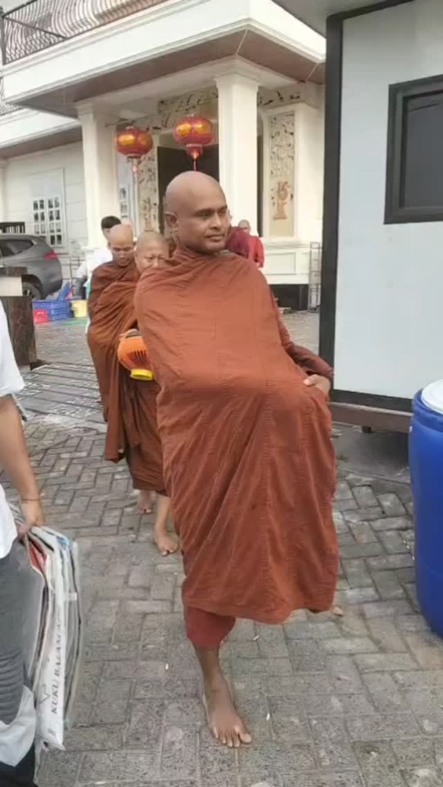 Gambar acara Pindapata Na Uyana Aranya Indonesia