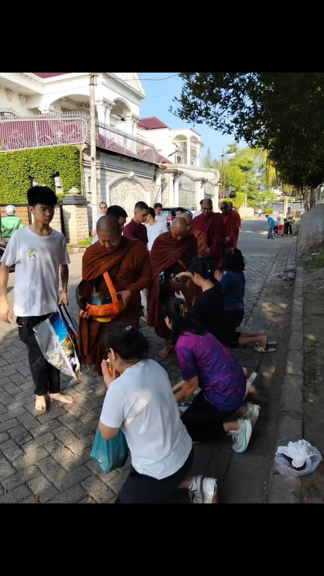 Gambar acara Pindapata Na Uyana Aranya Indonesia